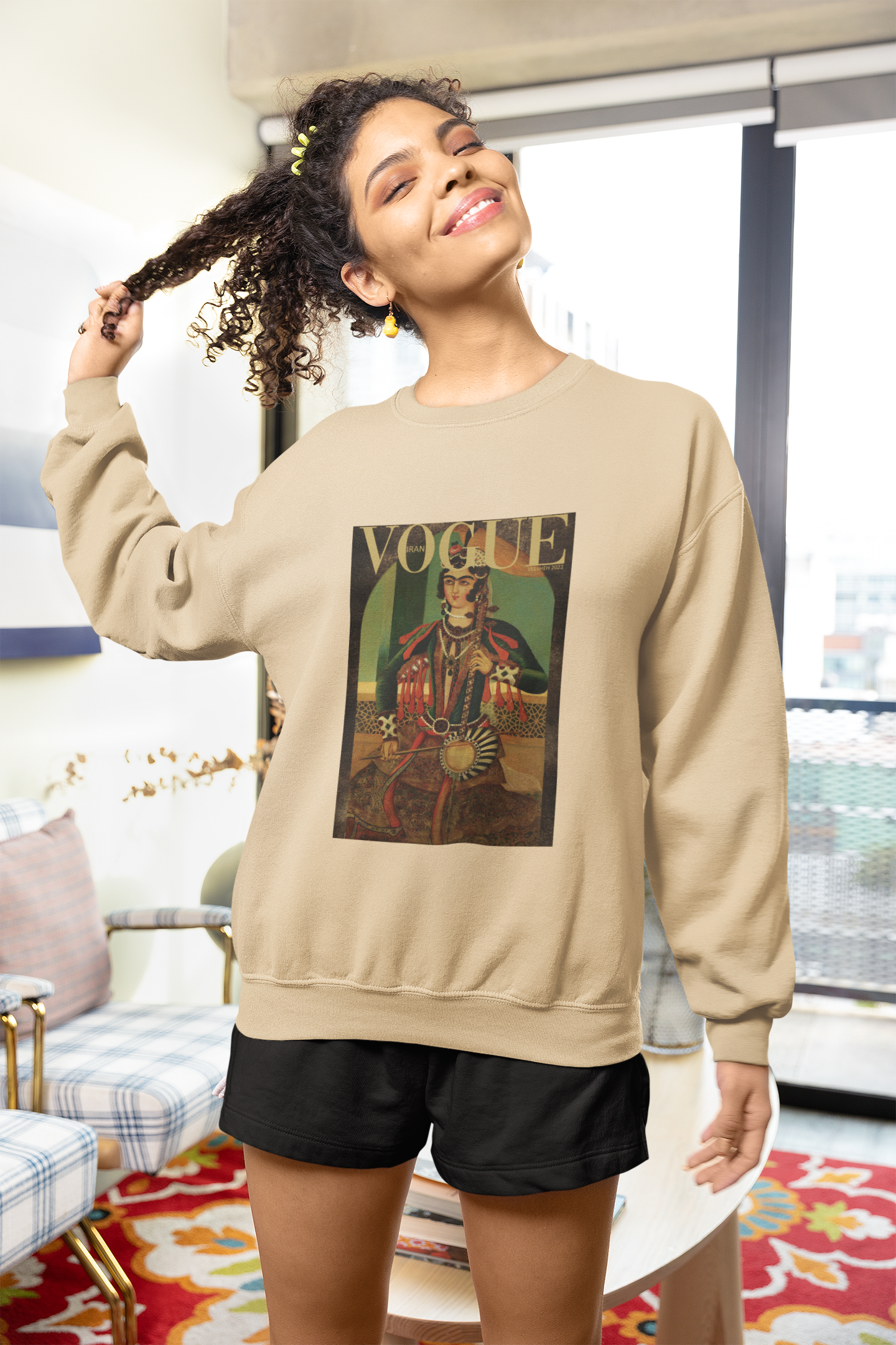 Unisex fleece sweatshirt with stylized Qajar lady graphic – Veesheh
