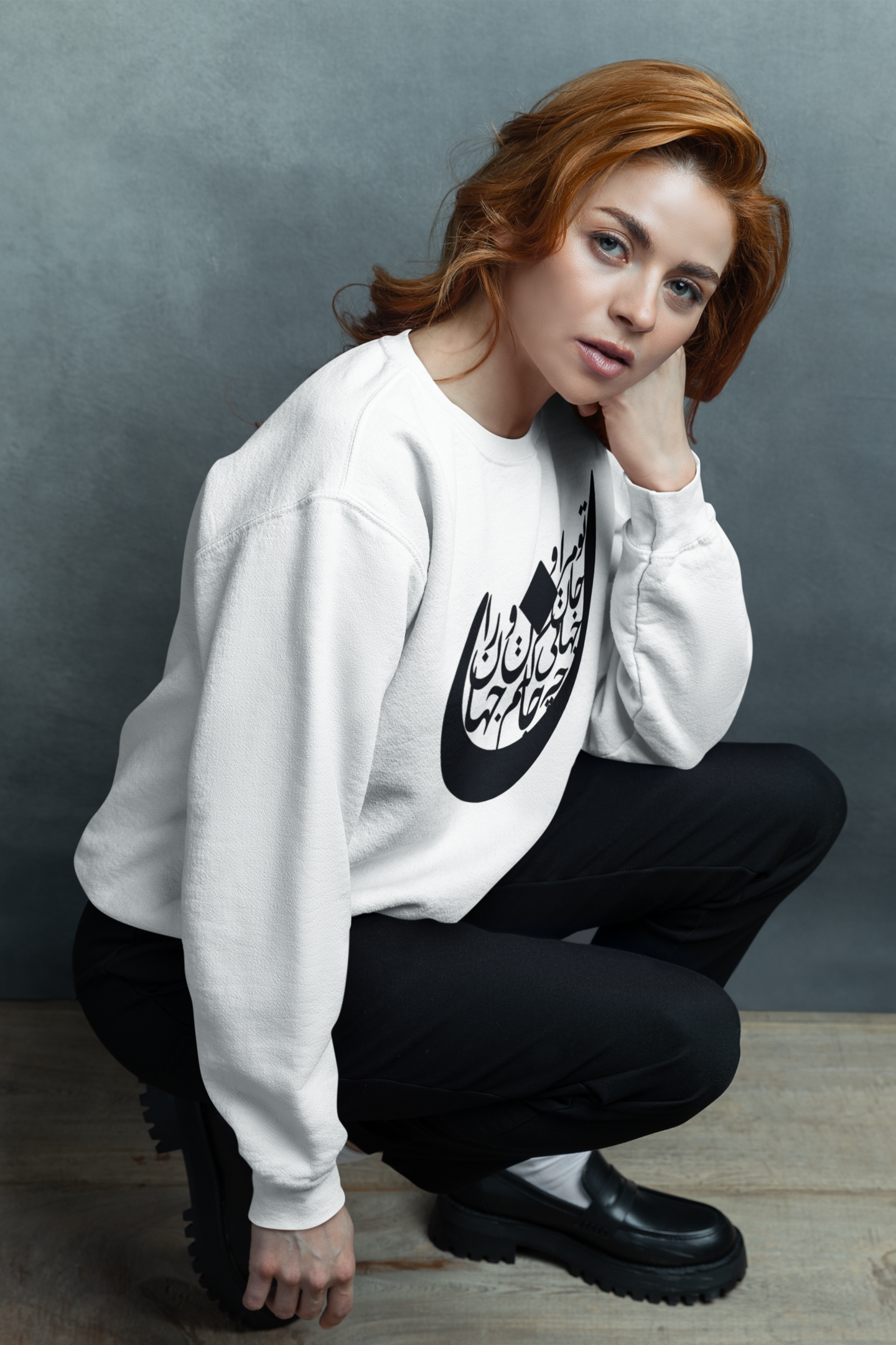 Unisex fleece sweatshirt with Persian letter Noon (“ن”) and poem phrase – Veesheh