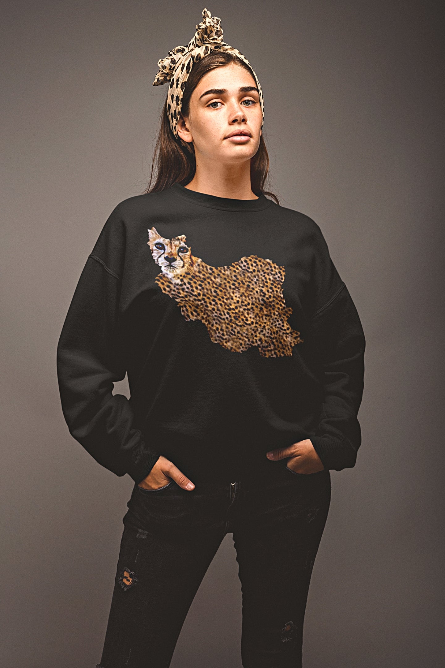 Model wearing Pirooz unisex fleece sweatshirt – Veesheh