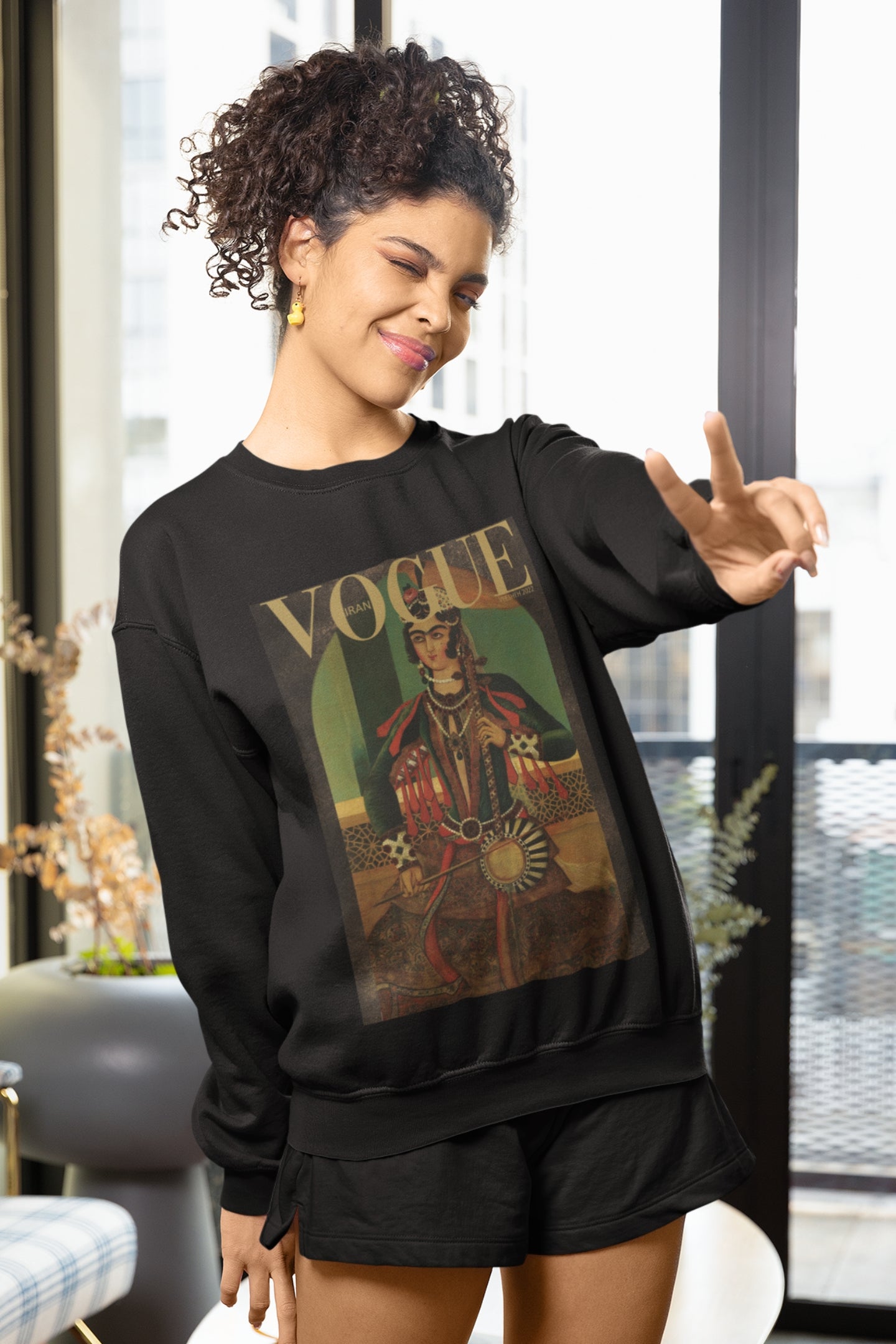 Qajar Lady Vogue Unisex Sweatshirt - Black, XL