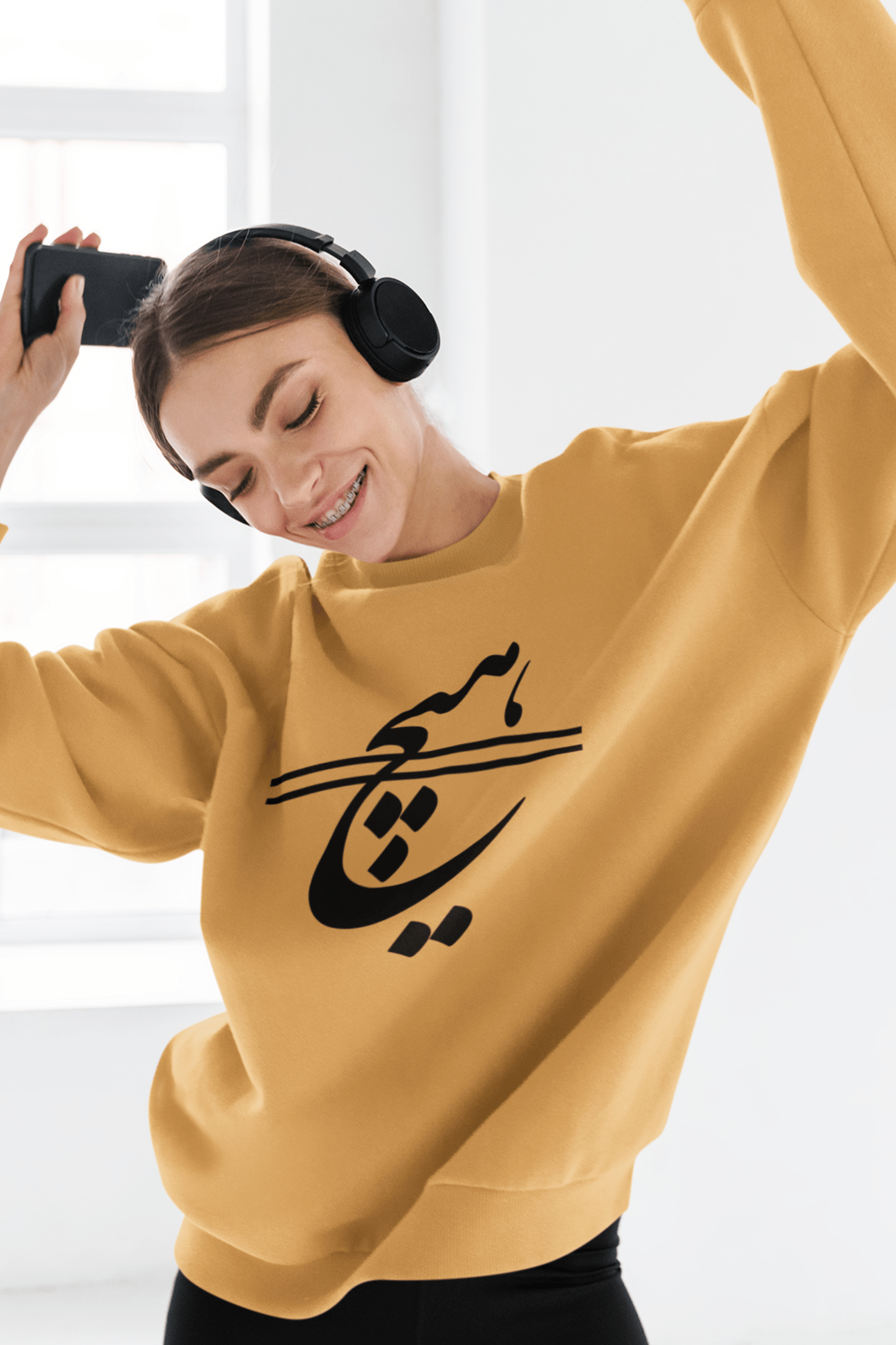 Model wearing Farsi Calligraphy “Hich” sweatshirt, unisex fit – Veesheh