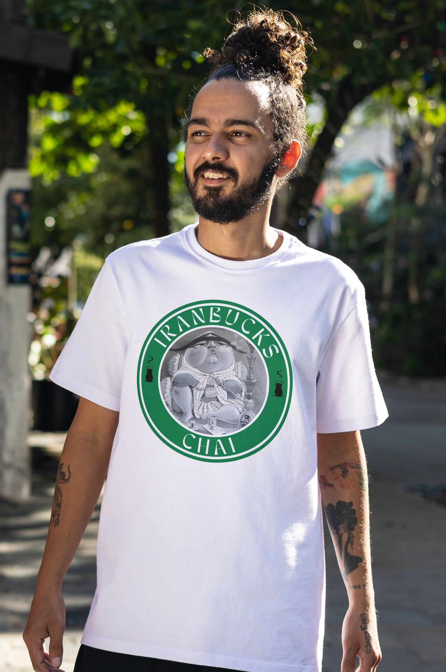 Model wearing IranBucks Tea T-shirt, unisex fit – Veesheh